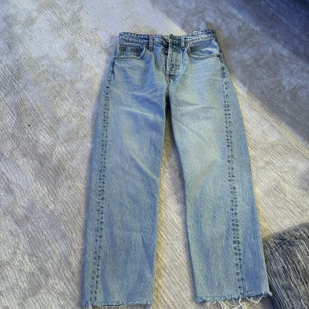 Zara ankle cropped light wash jeans
